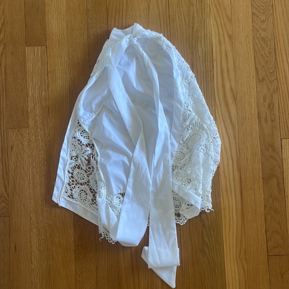 White floral halter top - Picture 2 of 2